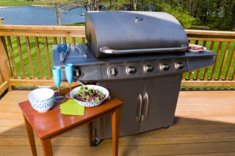 How to Use Wood Chips in a Gas Grill